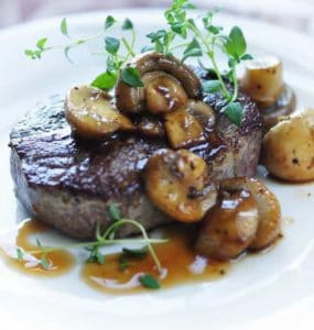 Rinderfilet mit Champignons und Shiitake-Pilzen