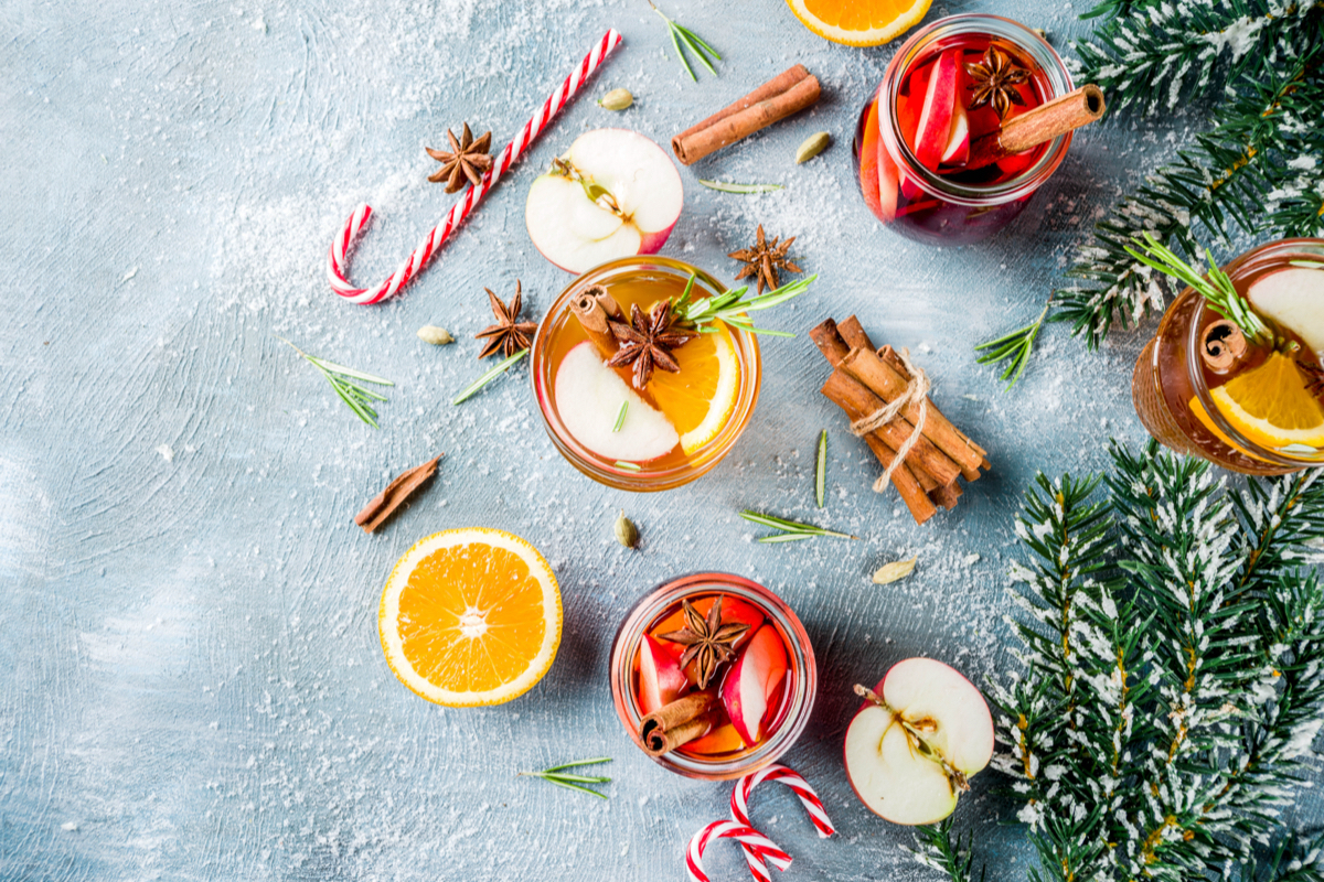 8 Low-Calorie Holiday Cocktail And Mocktail Recipes