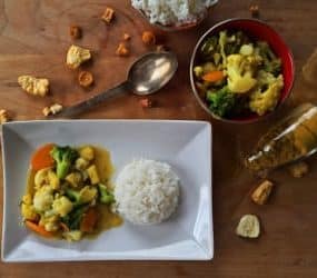 Blumenkohl Curry mit Obst und Gemüse