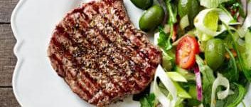 Mediterraner Salat mit Steak