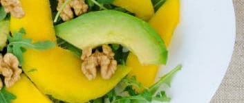 Rucola-Mango-Nuss-Salat