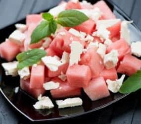 Wassermelonen-Salat mit Fetakäse und Minze