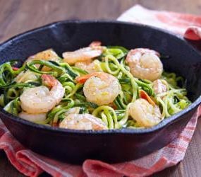 Zucchini-Spaghetti mit Garnelen